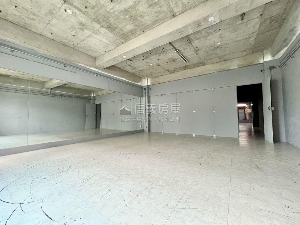 正大灣路｜大面寬金店住房屋室內格局與周邊環境