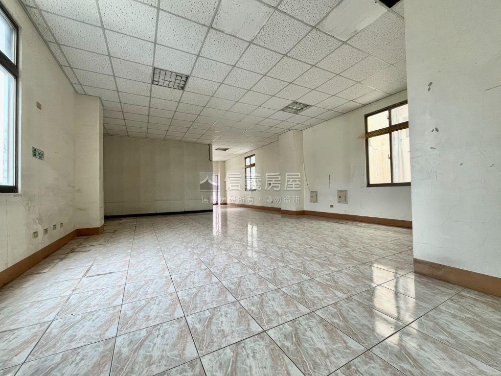 正大灣路｜大面寬金店住房屋室內格局與周邊環境