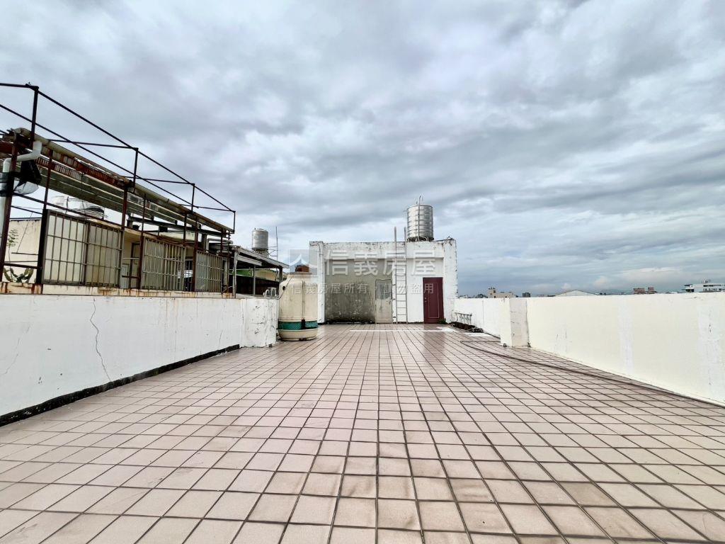 正大灣路｜大面寬金店住房屋室內格局與周邊環境