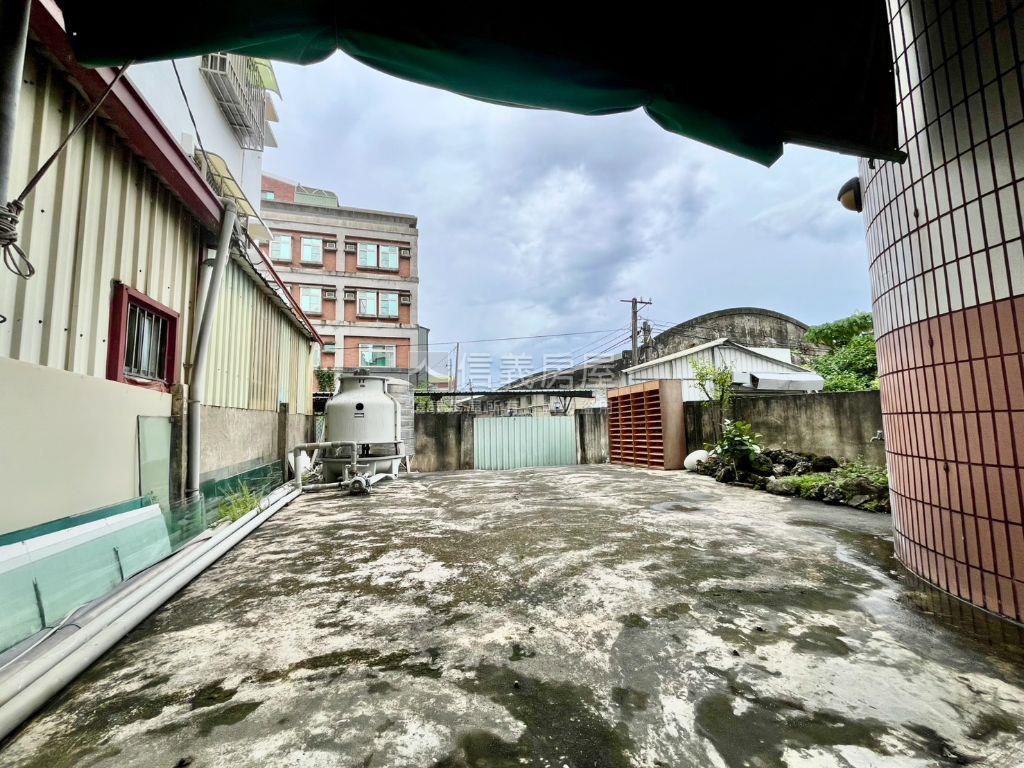 正大灣路｜大面寬金店住房屋室內格局與周邊環境