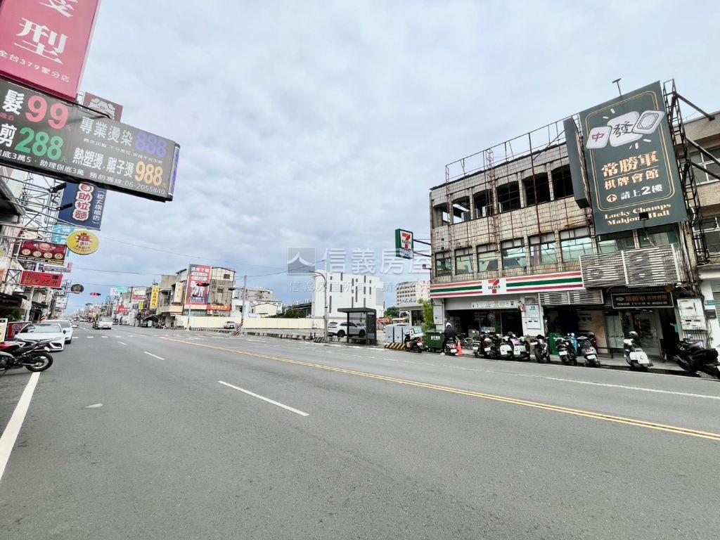 正大灣路｜大面寬金店住房屋室內格局與周邊環境