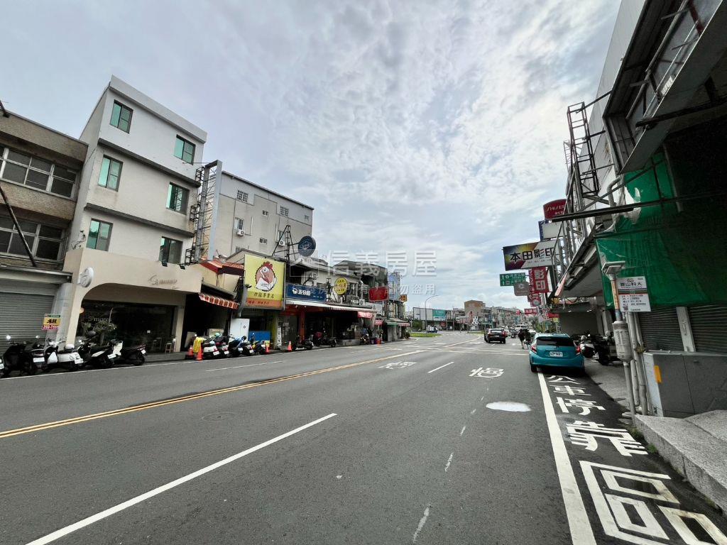 正大灣路｜大面寬金店住房屋室內格局與周邊環境