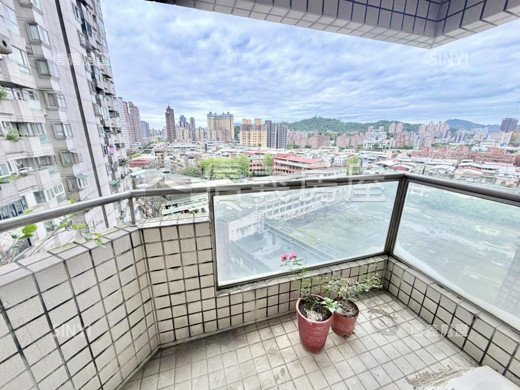 美景日安高樓３房坡平車位房屋室內格局與周邊環境