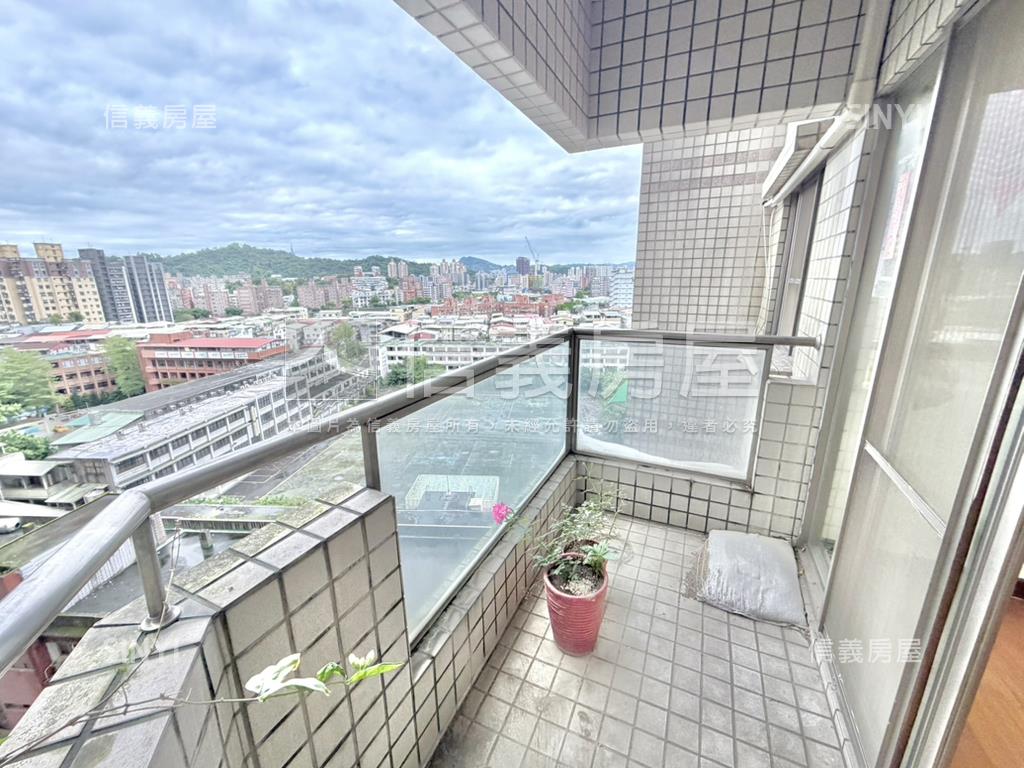 美景日安高樓３房坡平車位房屋室內格局與周邊環境