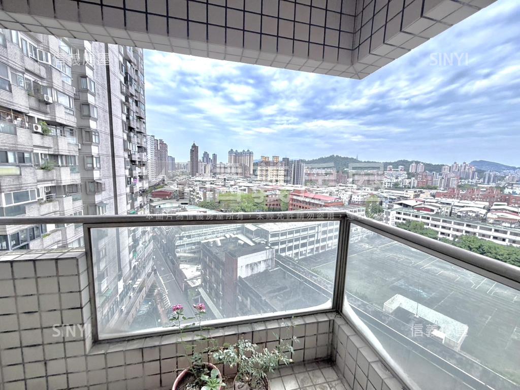 美景日安高樓３房坡平車位房屋室內格局與周邊環境