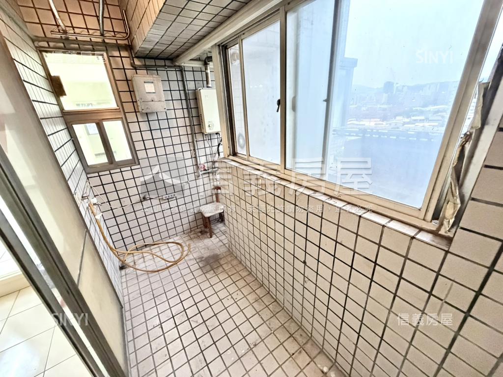 美景日安高樓３房坡平車位房屋室內格局與周邊環境