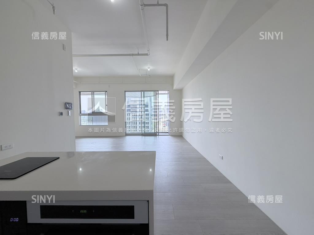 誠售亞昕一緻次頂雙車房屋室內格局與周邊環境