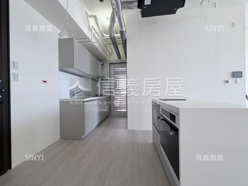 誠售亞昕一緻次頂雙車房屋室內格局與周邊環境