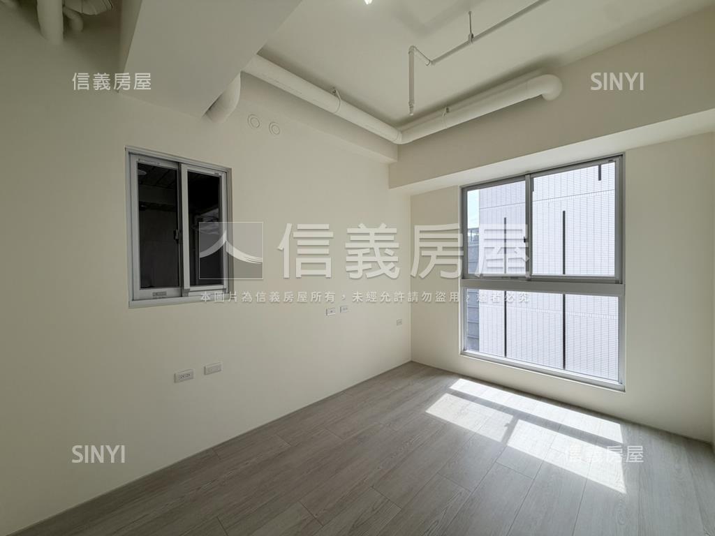 誠售亞昕一緻次頂雙車房屋室內格局與周邊環境