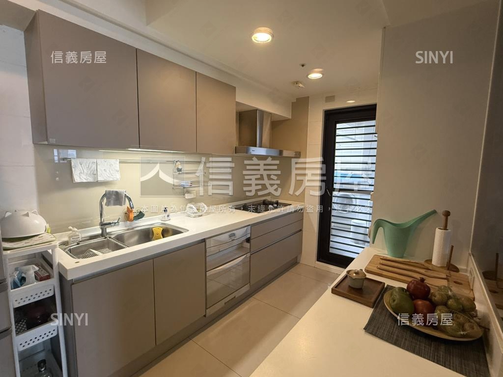 鳥瞰湖美日和雙平車房屋室內格局與周邊環境