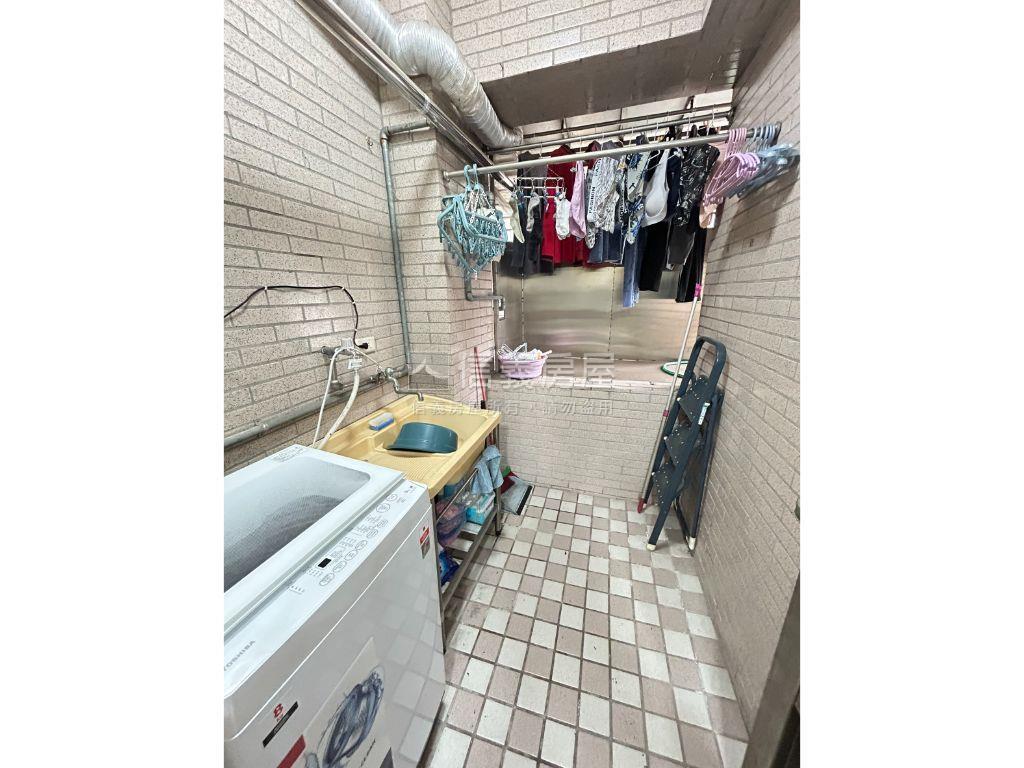 捷運年代邊間美三房房屋室內格局與周邊環境