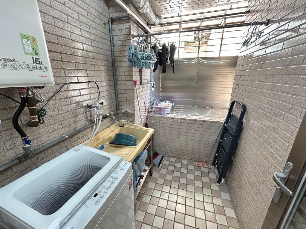 捷運年代邊間美三房房屋室內格局與周邊環境