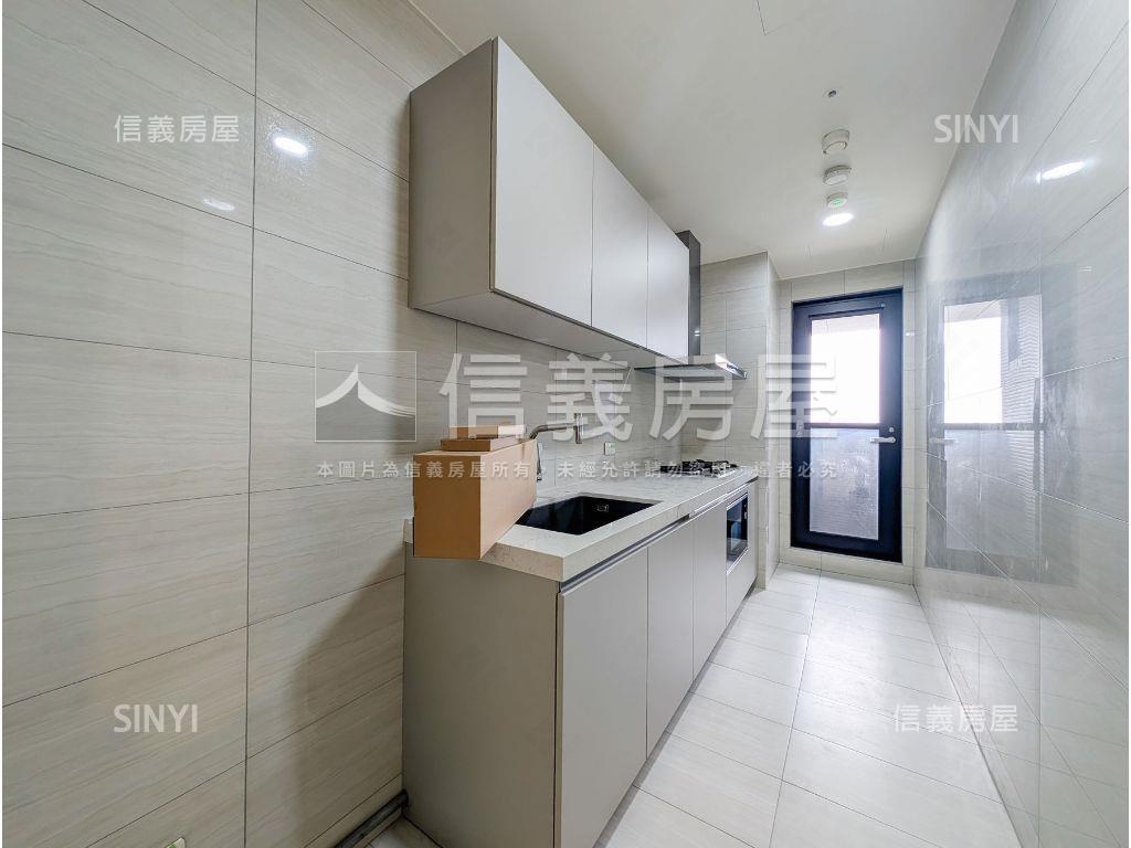 最大直正面河三房雙坡平房屋室內格局與周邊環境