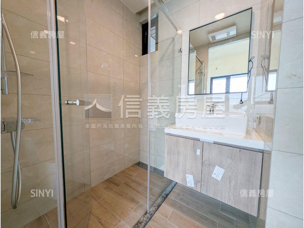 最大直正面河三房雙坡平房屋室內格局與周邊環境