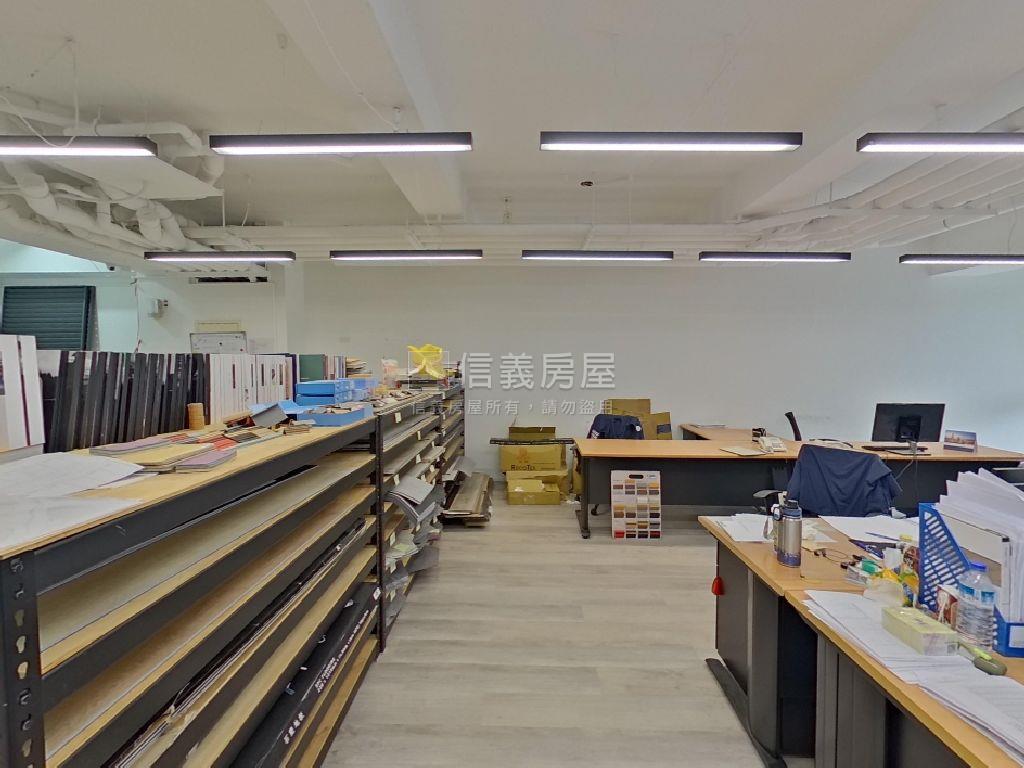青埔Ａ１９捷運站泰極店面房屋室內格局與周邊環境