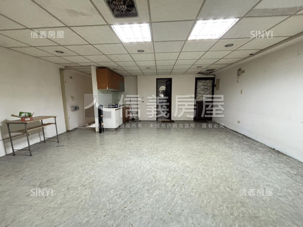 面寬約６米３店面房屋室內格局與周邊環境