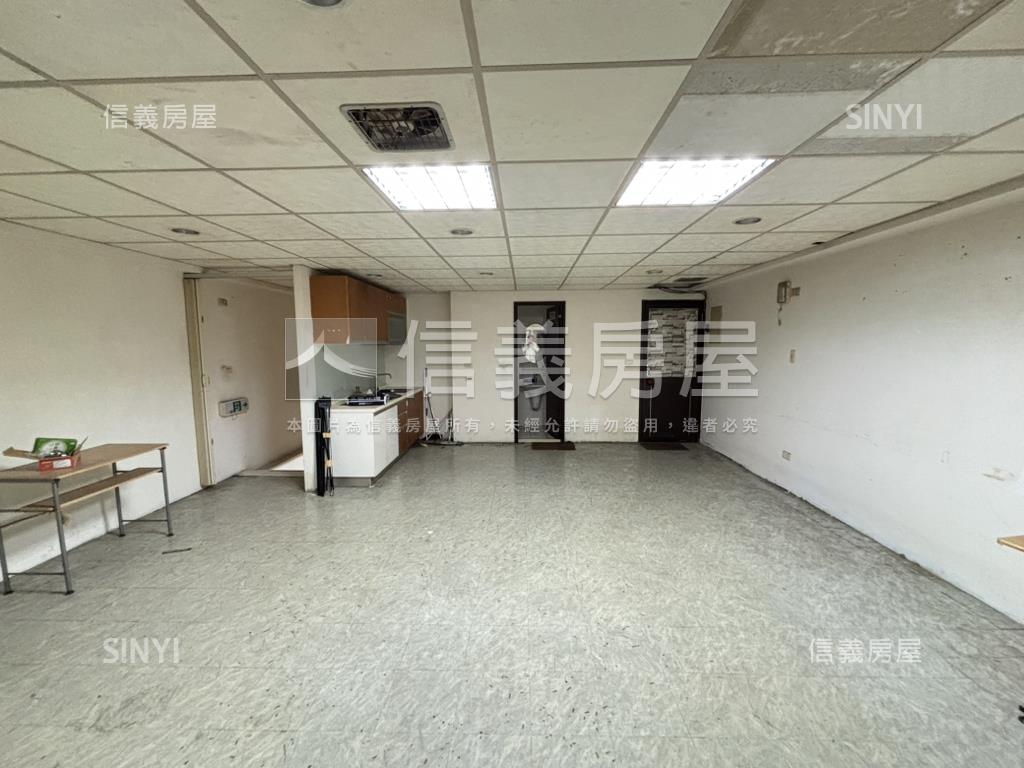 面寬約６米３店面房屋室內格局與周邊環境