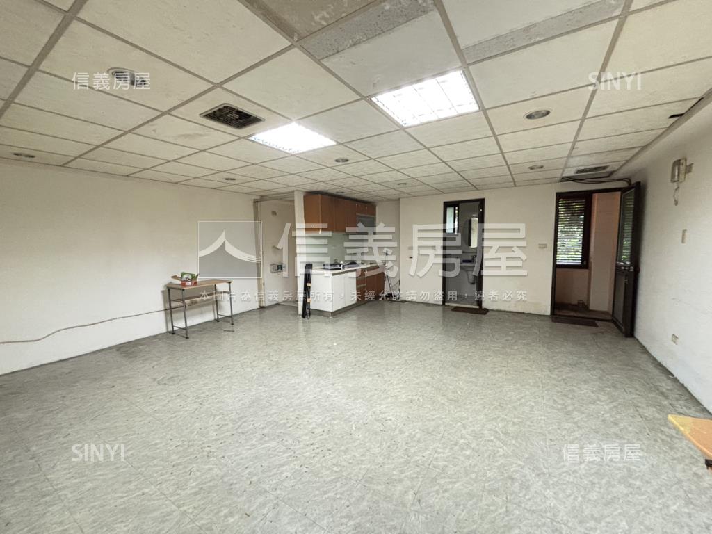 面寬約６米３店面房屋室內格局與周邊環境