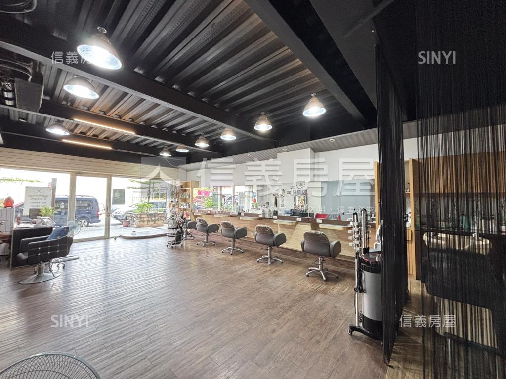 面寬約６米３店面房屋室內格局與周邊環境