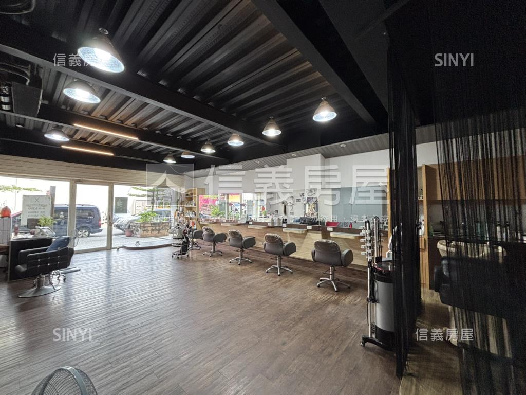 面寬約６米３店面房屋室內格局與周邊環境