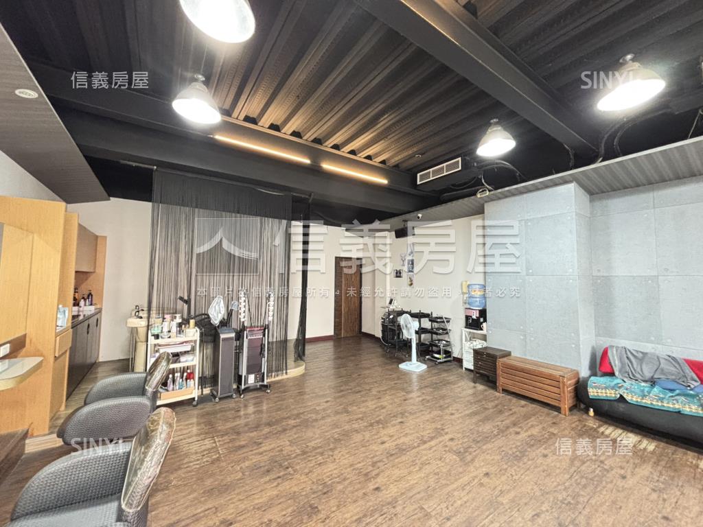 面寬約６米３店面房屋室內格局與周邊環境