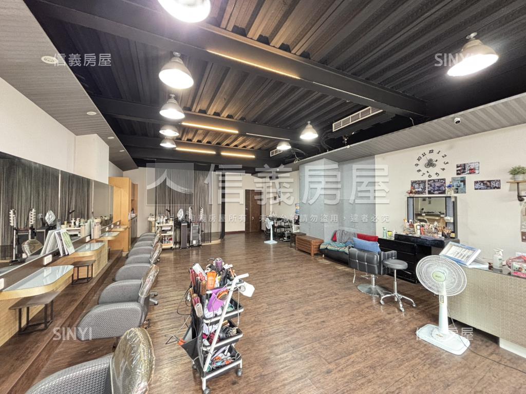 面寬約６米３店面房屋室內格局與周邊環境