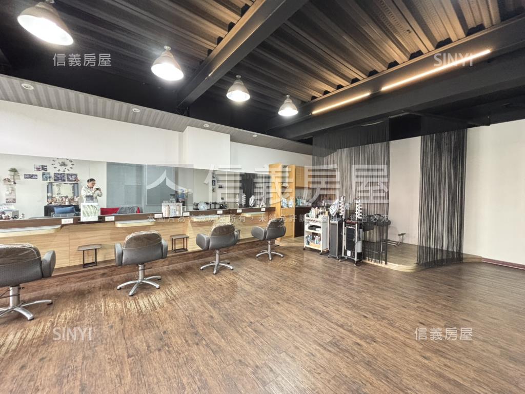 面寬約６米３店面房屋室內格局與周邊環境