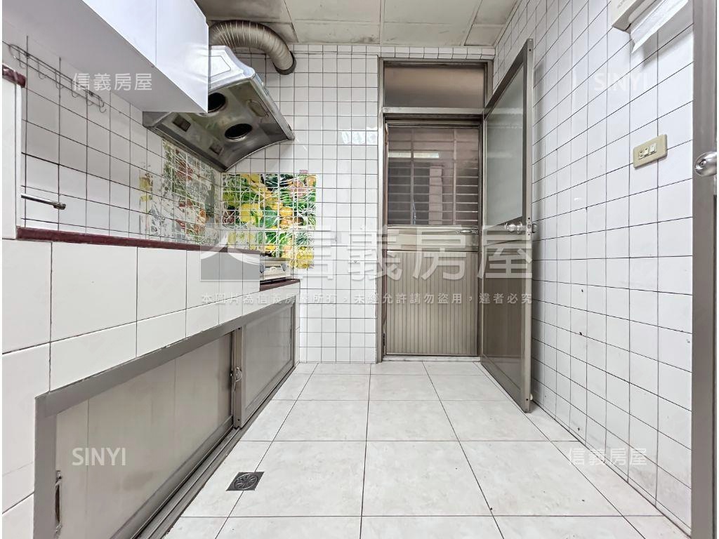 汐萬前段低總價二樓公寓房屋室內格局與周邊環境