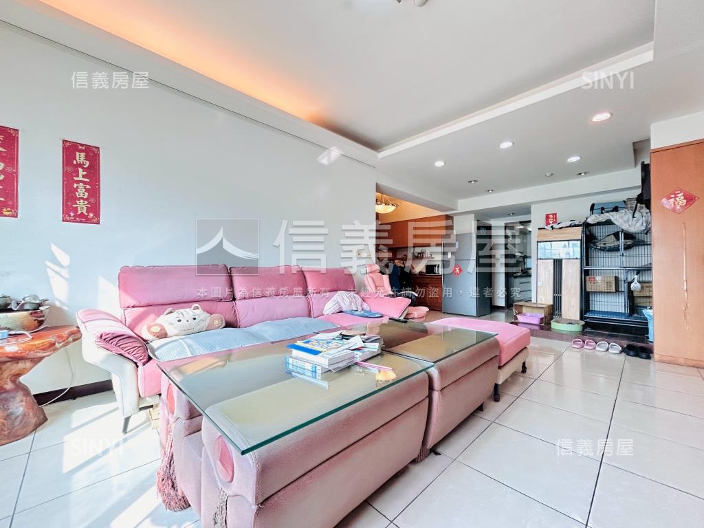 竹城富士三房車位房屋室內格局與周邊環境