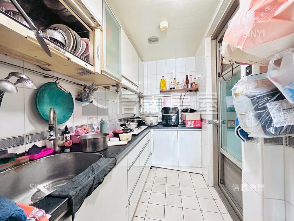 竹城富士三房車位房屋室內格局與周邊環境