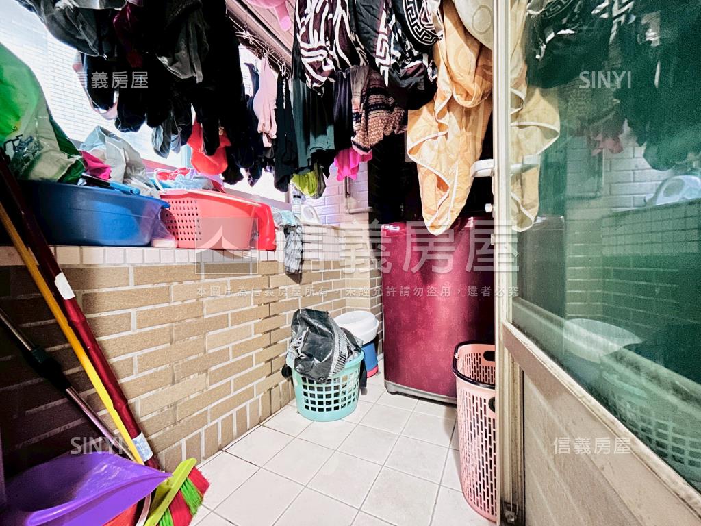 竹城富士三房車位房屋室內格局與周邊環境