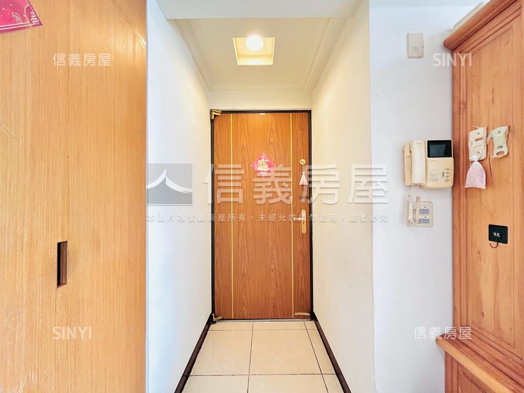 竹城富士三房車位房屋室內格局與周邊環境