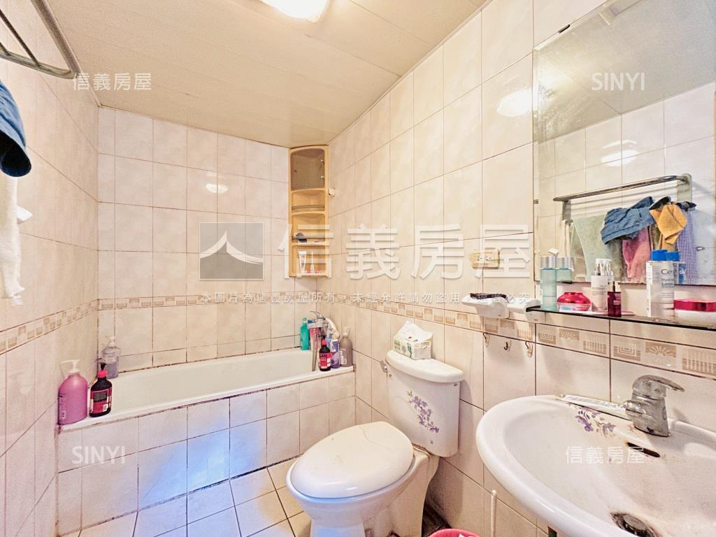 竹城富士三房車位房屋室內格局與周邊環境