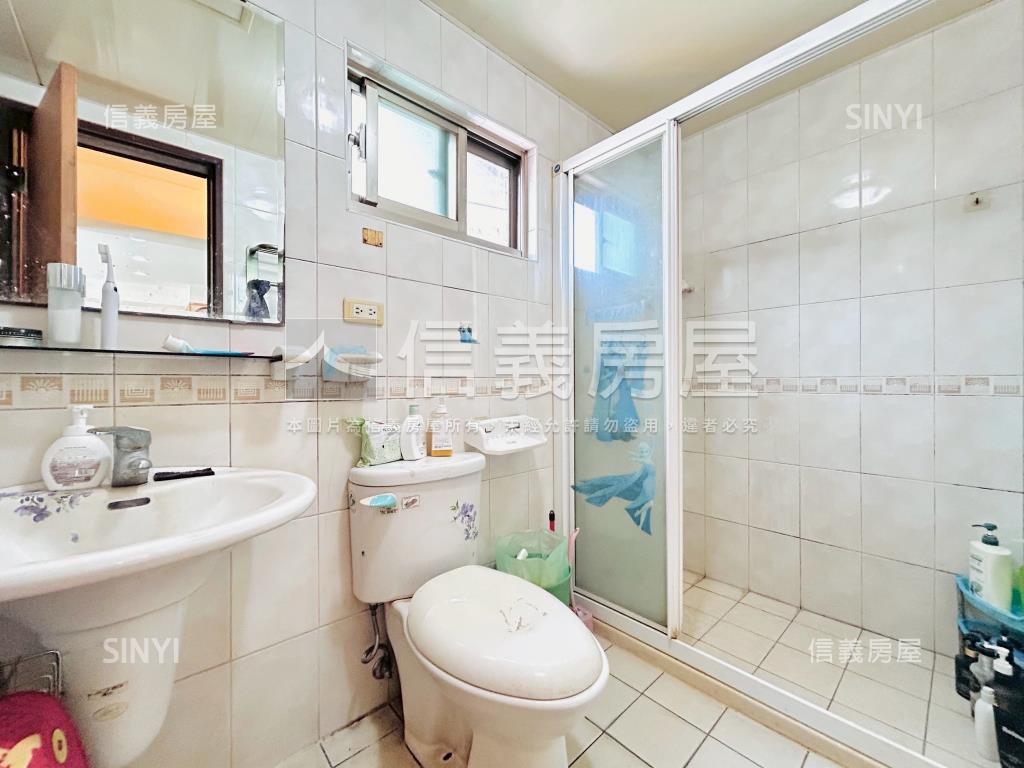 竹城富士三房車位房屋室內格局與周邊環境