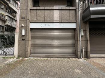 東湖邊間金店面