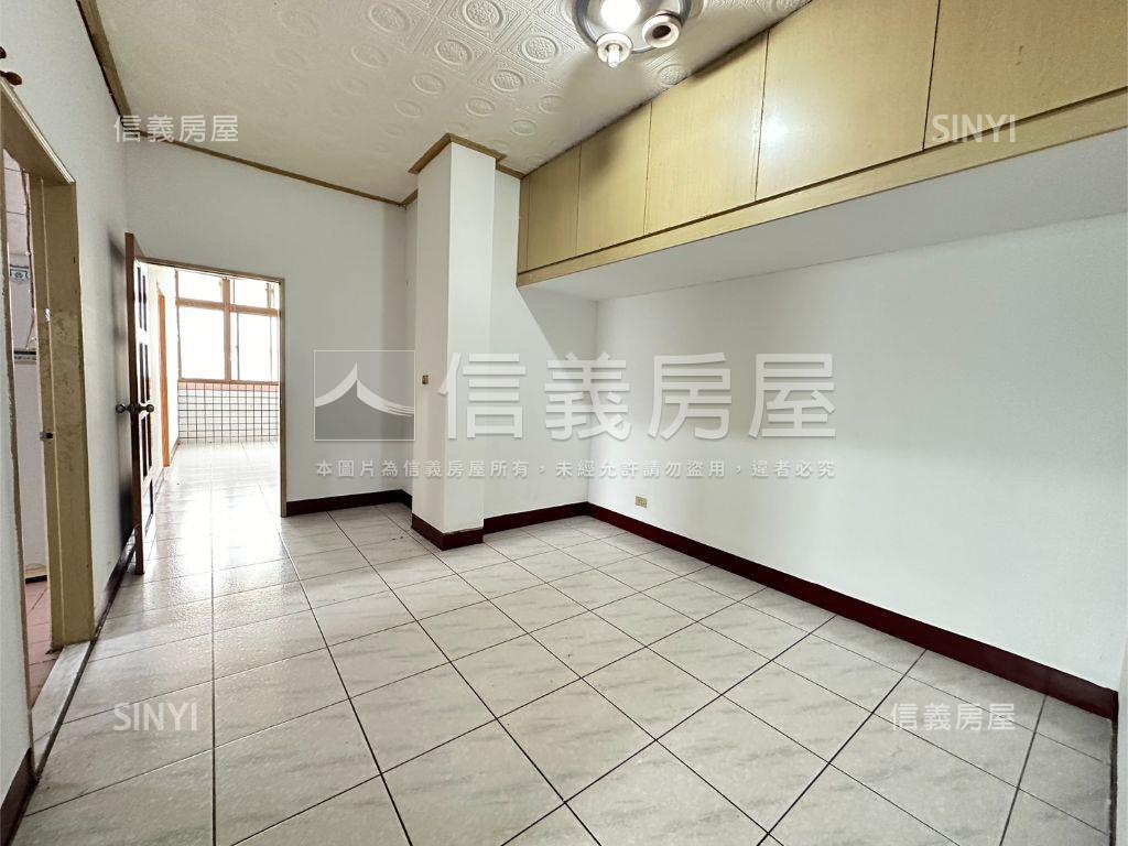 中興北街電梯四樓房屋室內格局與周邊環境