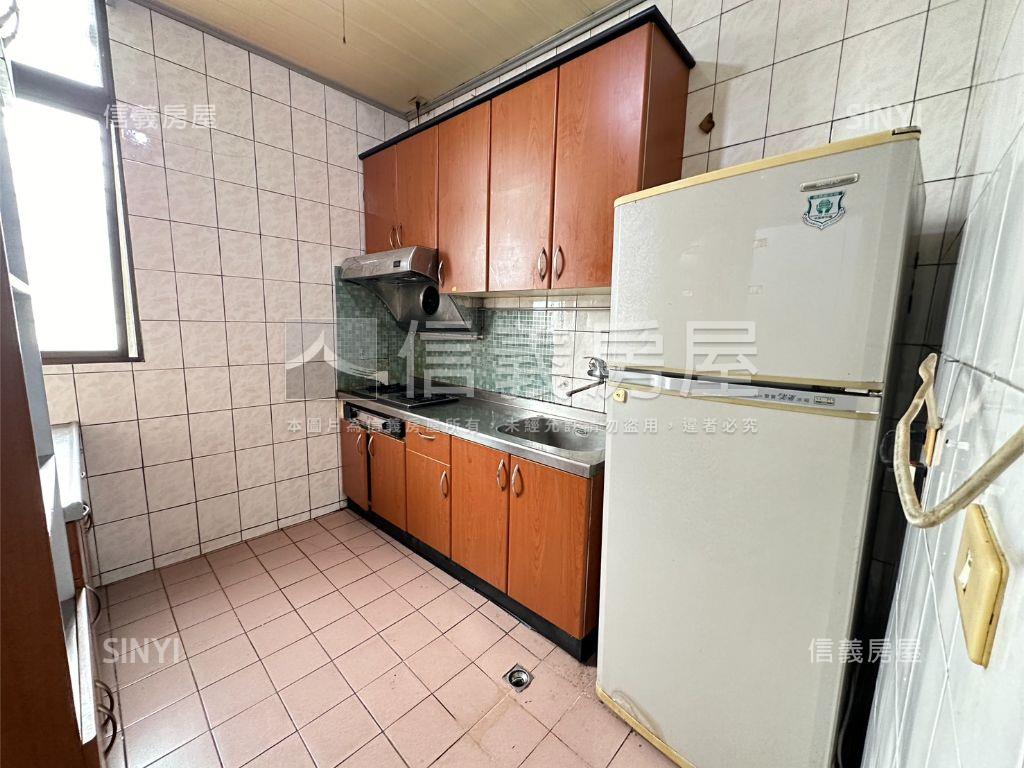 中興北街電梯四樓房屋室內格局與周邊環境
