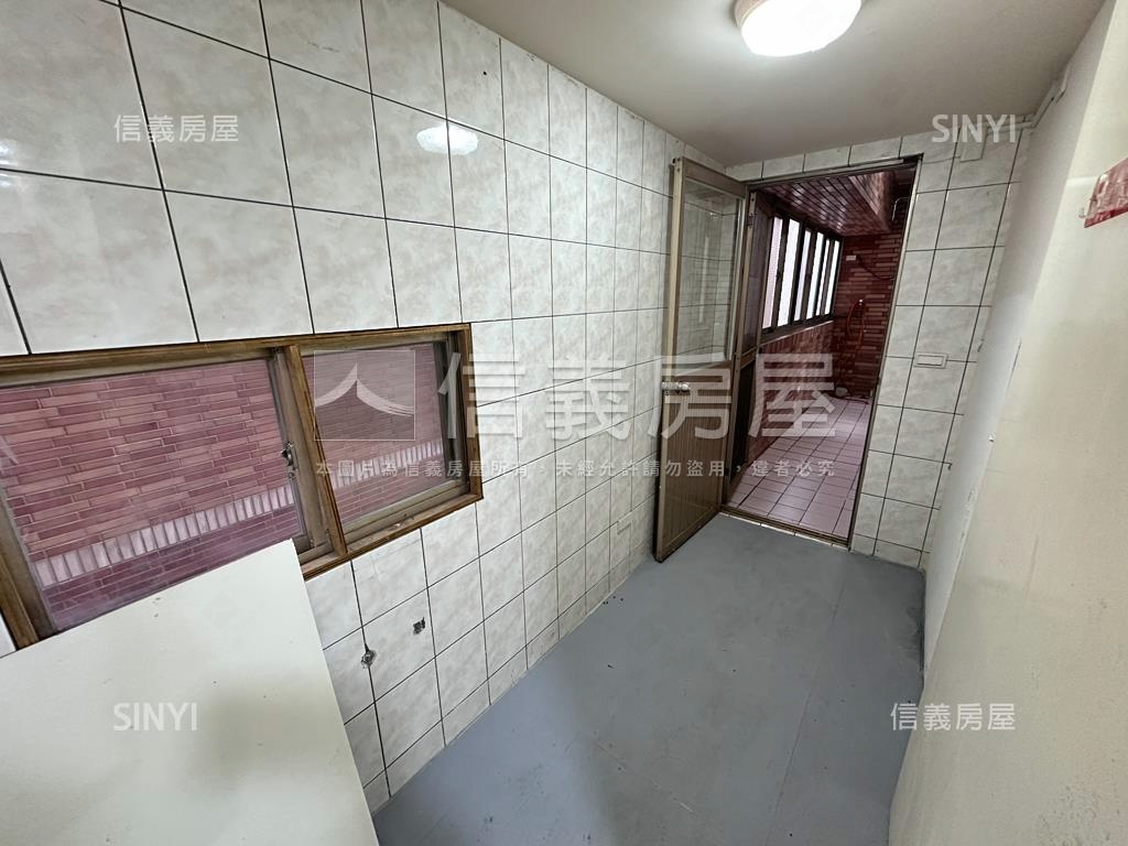 統領御邸三房車位房屋室內格局與周邊環境