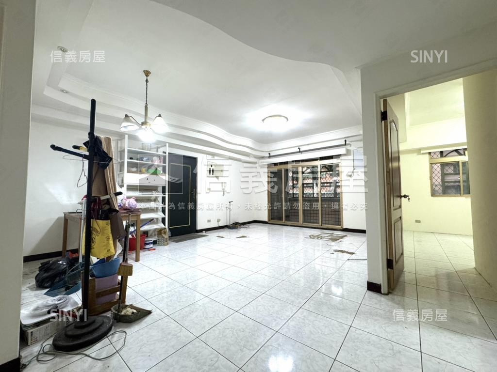 中國江山電梯三房房屋室內格局與周邊環境