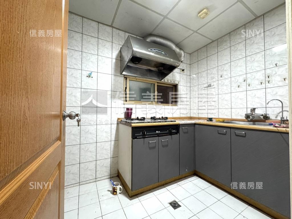 中國江山電梯三房房屋室內格局與周邊環境