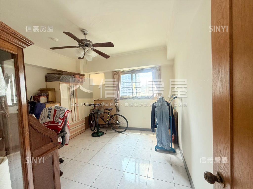 近捷運平面車位採光三房房屋室內格局與周邊環境