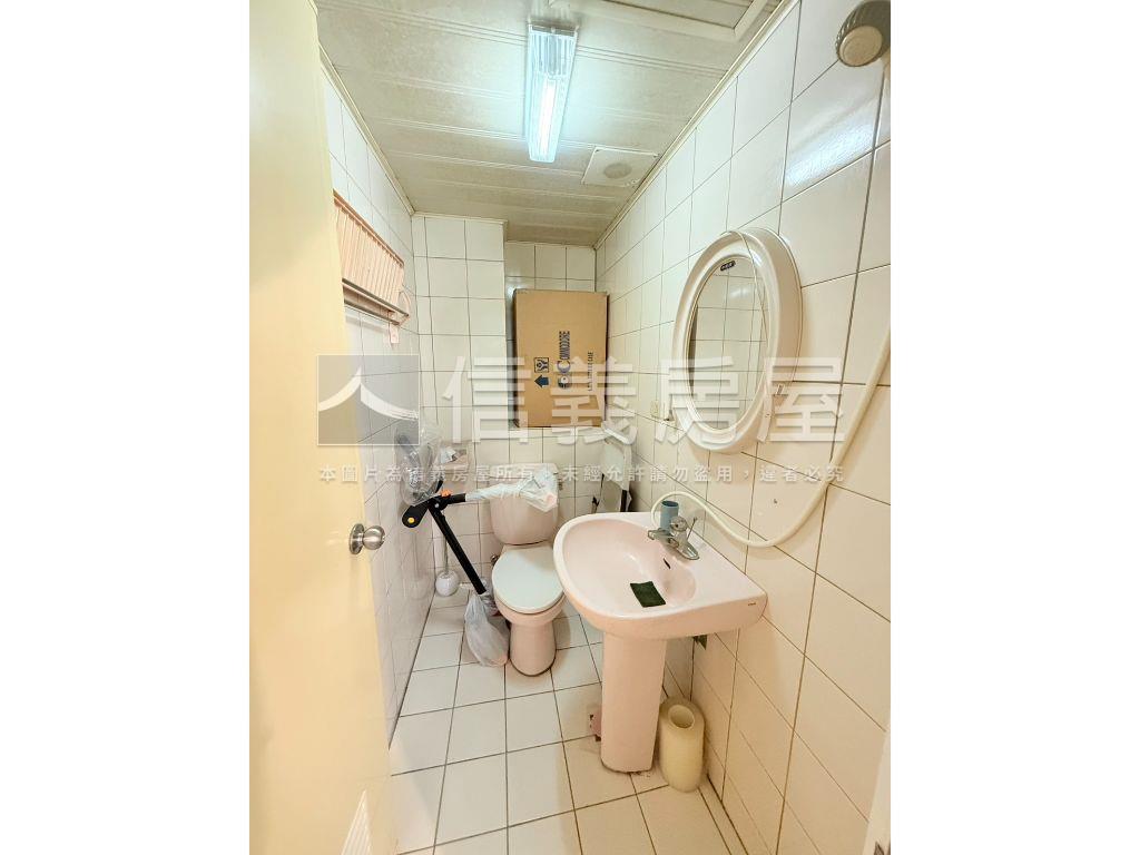 近捷運平面車位採光三房房屋室內格局與周邊環境