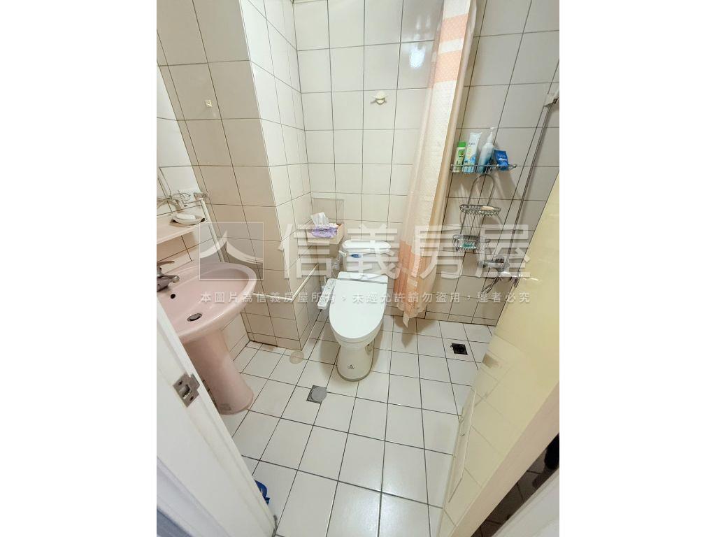 近捷運平面車位採光三房房屋室內格局與周邊環境