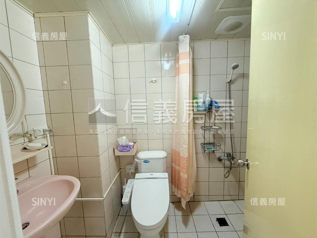 近捷運平面車位採光三房房屋室內格局與周邊環境