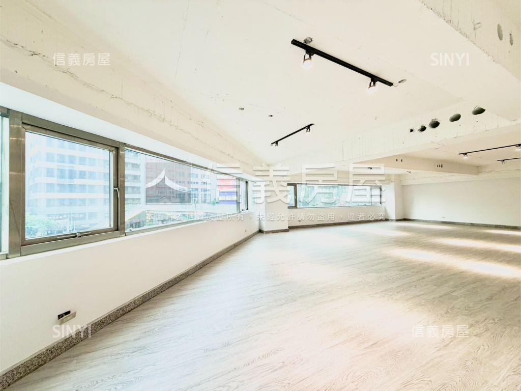 專任世貿帷幕角間商辦房屋室內格局與周邊環境