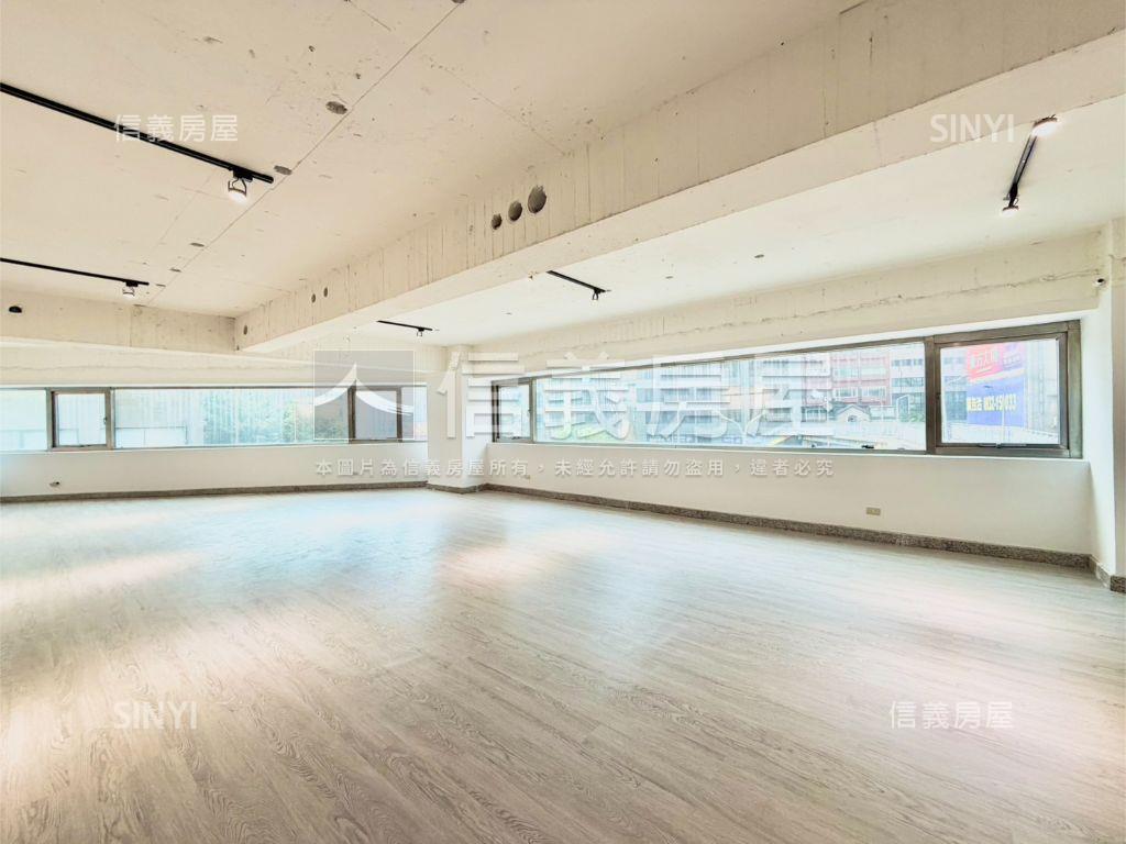 專任世貿帷幕角間商辦房屋室內格局與周邊環境