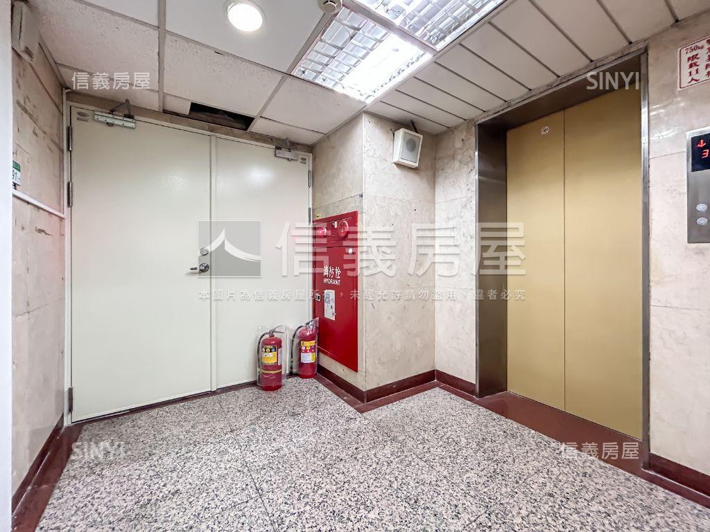 專任世貿帷幕角間商辦房屋室內格局與周邊環境