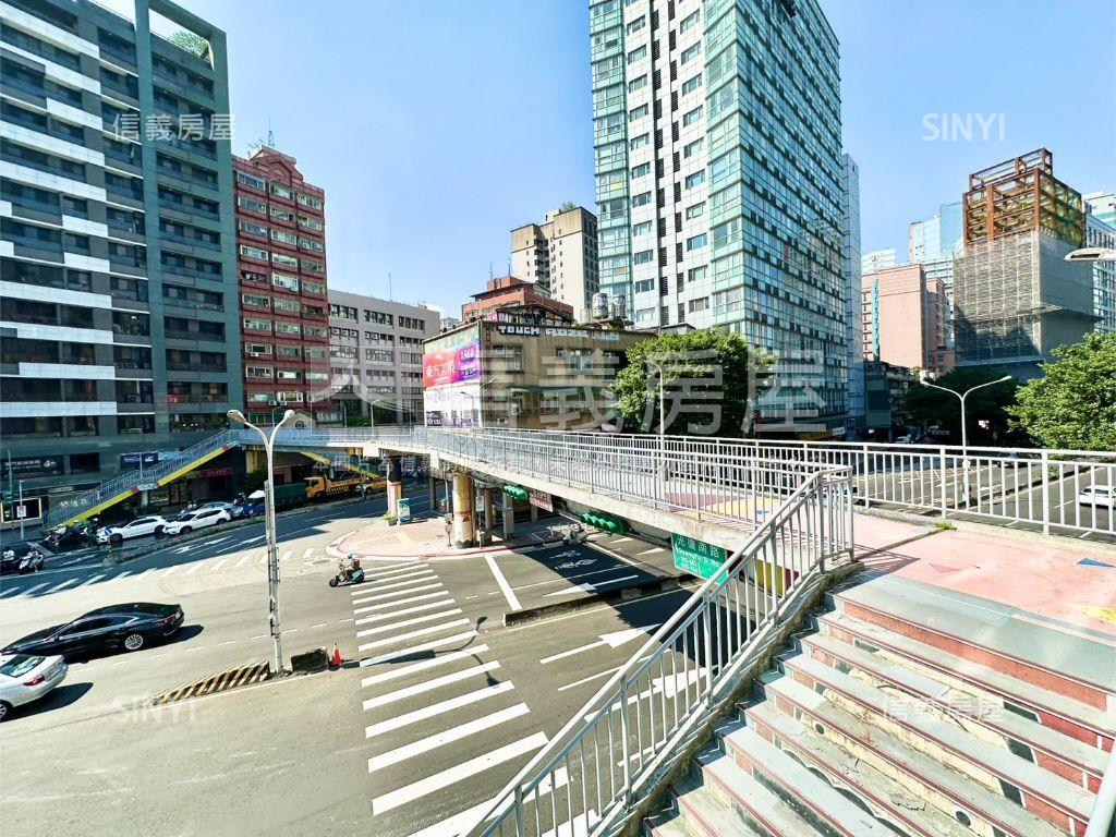 專任世貿帷幕角間商辦房屋室內格局與周邊環境