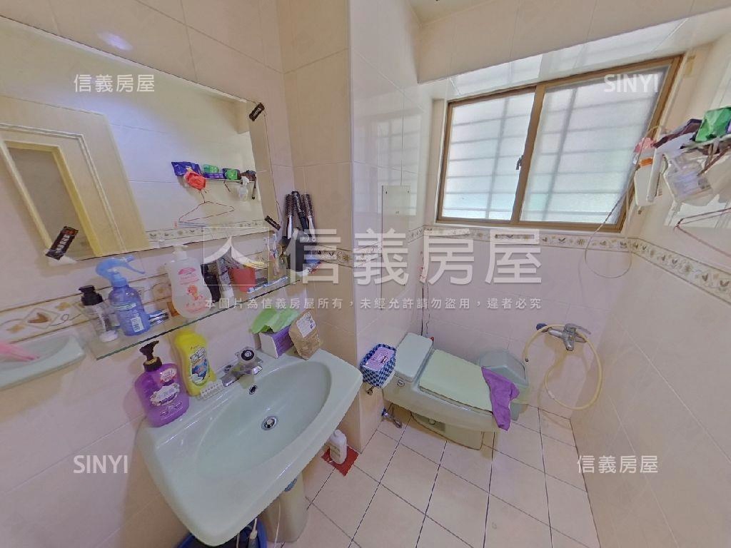 挑高六米玫瑰人生房屋室內格局與周邊環境