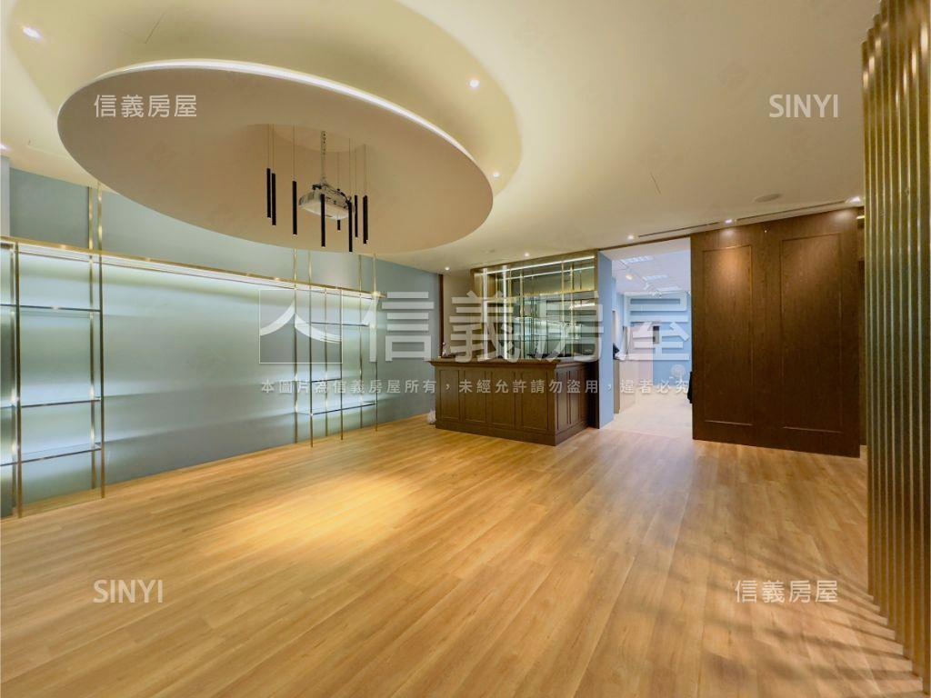 面寬挑高維瓦第黃金住店房屋室內格局與周邊環境